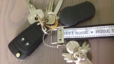 Autoschlüssel verloren? Beim Schlüsseldienst kann man einen mechanischen Autoschlüssel nachmachen lassen.