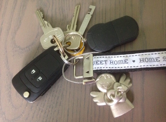 Autoschlüssel verloren? Beim Schlüsseldienst kann man einen mechanischen Autoschlüssel nachmachen lassen.